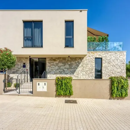 19 Villa *